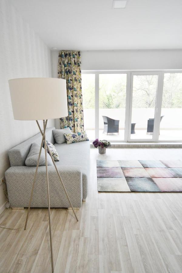 سولنوك Moment Apartments المظهر الخارجي الصورة