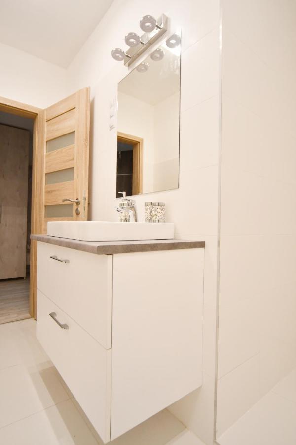 سولنوك Moment Apartments المظهر الخارجي الصورة